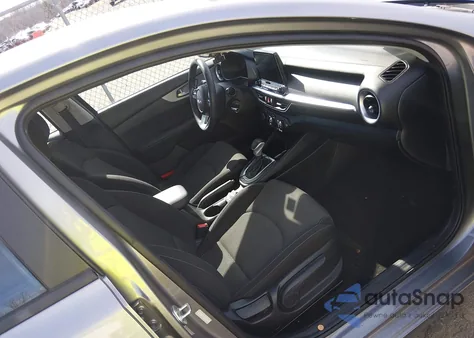 2023 Kia Forte Lxs z USA, uszkodzony, nr VIN 3KPF24AD1PE569731